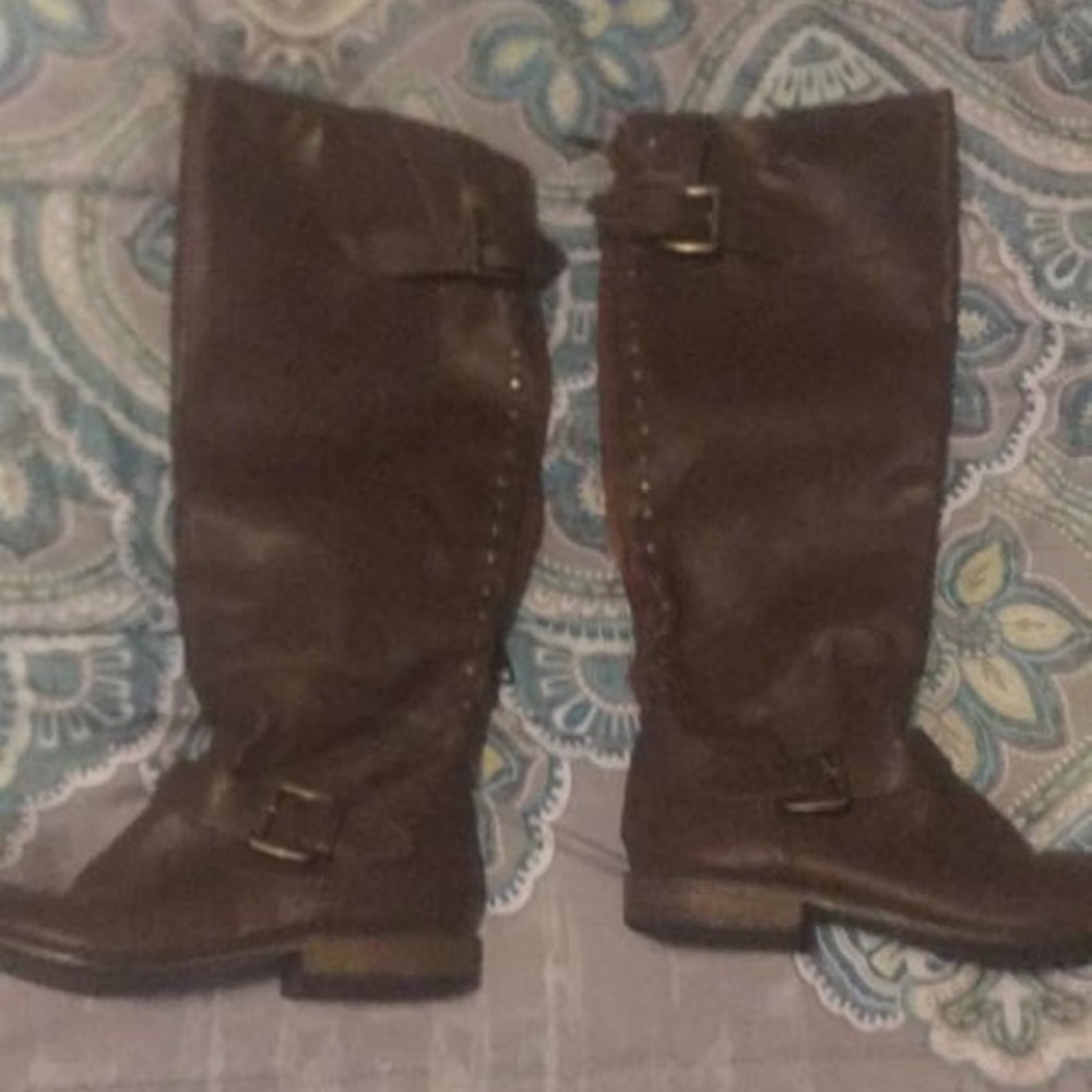 Woman’s tall boots